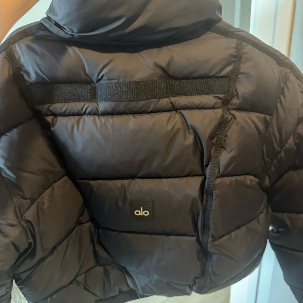 Women's Alo YogaBlack Puffer Jacket - Picture 6 of 6